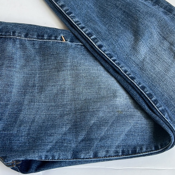 Good American Good Legs Blue 187 skinny jean w some distressing and zip closure - Picture 12 of 16